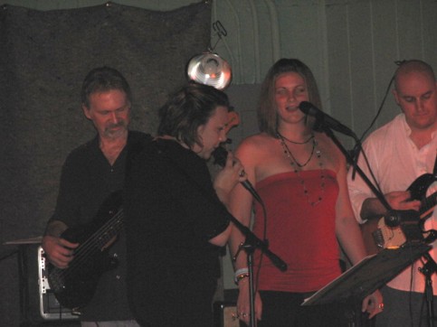 Sara Ashleigh and Caitlin McDougall with Chris Hyatt and Richard Bruns guitars